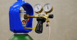 二保自动焊机电压调节技巧解析